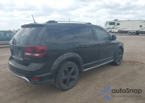 2018 Dodge Journey Crossroad z USA, uszkodzony, nr VIN 3C4PDCGB1JT519624